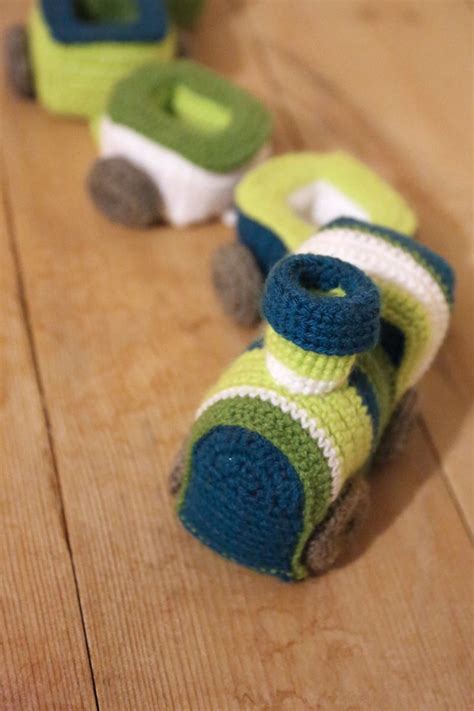 Crochet Train - Free Amigurumi Pattern here: https://limegreenlady ...