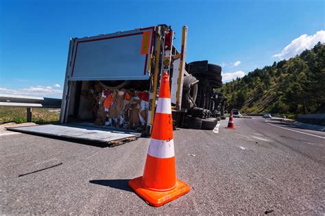 How to Prevent Truck Crashes - TruckingHQ