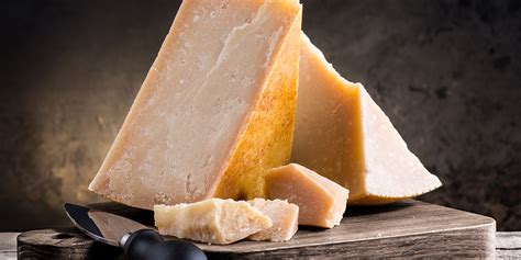 Can you eat the rind on Brie, other cheeses? | U.S. Dairy