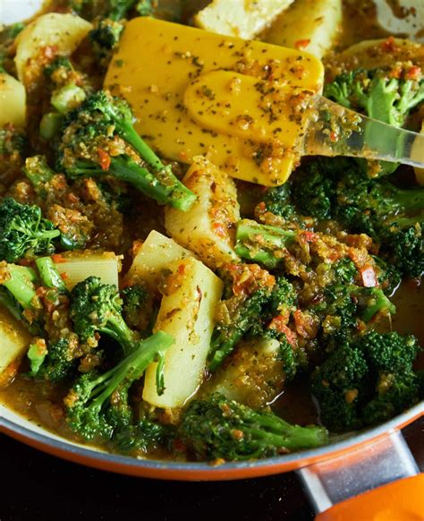 Broccoli Curry | Recipe in 2020 | Broccoli curry, Curry recipes, Spicy broccoli