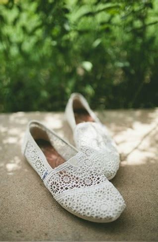 Toms Wedding Shoes – The Comfortable Flat for Every Bride