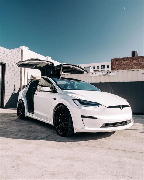 Satin White Tesla Model X Plaid Has the Right 22-Inch Demeanor, Also a Lime Secret - autoevolution