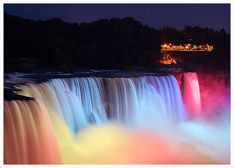 niagara-falls-light-show-in-evening