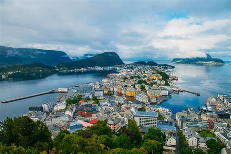 16 Things to Do in Ålesund, Norway - The Most Beautiful Fjord City ...