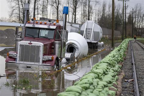 British Columbia extends fuel rationing after flooding | AP News