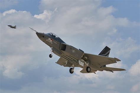 Korea Aerospace Industries KF-21 Boramae Fighter Succeeds in 1st Flight ...