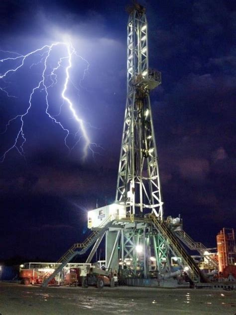 Texas oil rig | Oil rig jobs, Oil rig, Texas oil