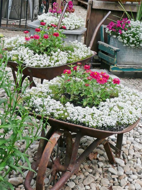 34 Best Vintage Garden Decor Ideas and Designs for 2018