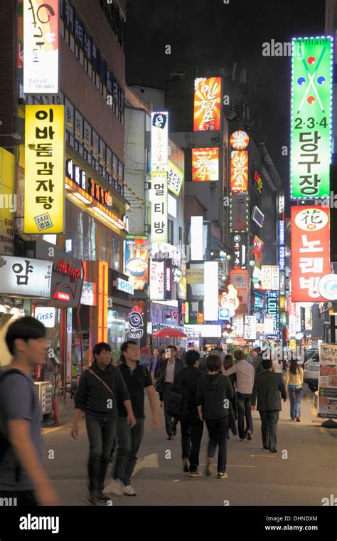 South Korea, Seoul, nightlife, people, street scene Stock Photo - Alamy