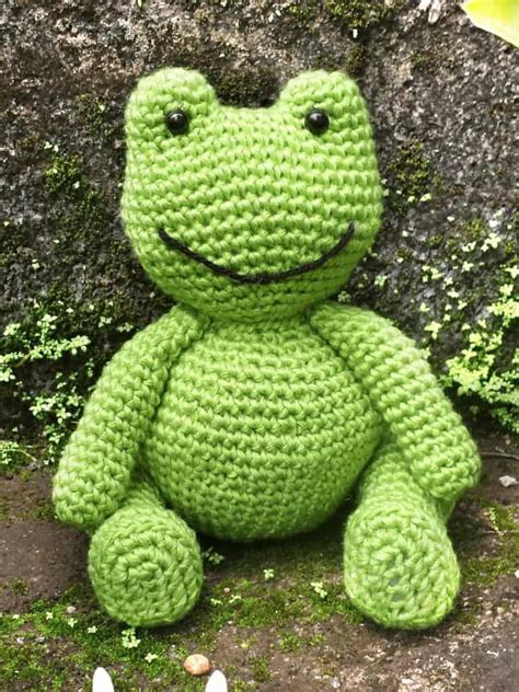 Felicity the Frog Crochet Pattern (Free!)