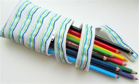 zipper pencil case | Zipper pencil case, Pencil case, Sewing tutorials