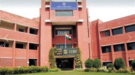 IIMC Delhi students protest to open campus | Delhi News - The Indian Express