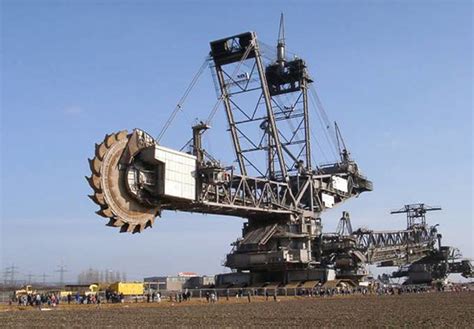 Giant Machine 1 | Specifications: The mover stands 311 feet … | Flickr