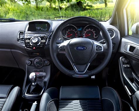 Ford Fiesta ST (2012-2017) Interior & Infotainment | carwow