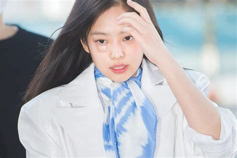 BLACKPINK’s Jennie makes first public appearance after falling down and ...