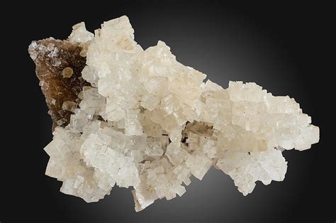 Halite (Rock Salt) - Mineral Properties, Photos and Occurence