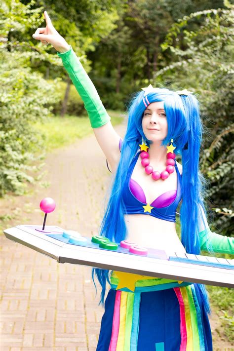 Sona (League of Legends) Cosplay | Cosplay, Costumes, Son'a