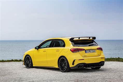 Mercedes-AMG A35 Debuts With 306 HP and 400 Nm, Matching the Golf R ...