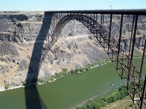 Traveling Poor: Base Jumpers at Twin Falls Bridge