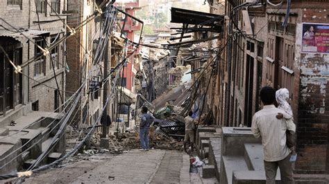 Collapsing Buildings Dangerous Nepal Earthquake | DeviceDaily.com