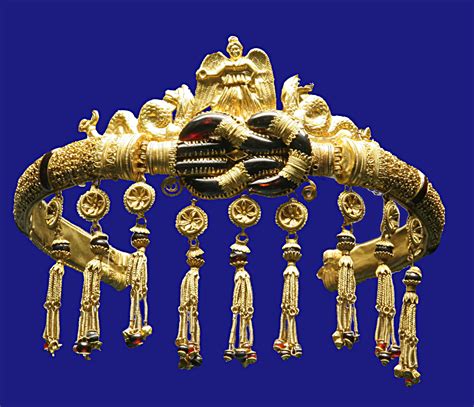File:Ancient Greek jewelry Pontika (Ukraina) 300 bC.jpg - Wikimedia Commons