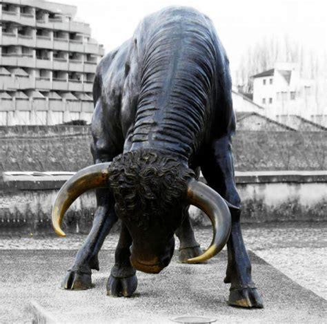 Angrily Large Outdoor Decor Popular Bronze Giant Bull Statue