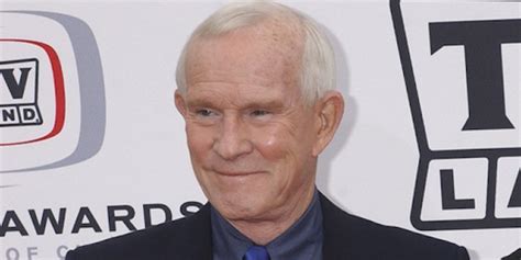 Tom Smothers - Trivia, Family, Bio | Famous Birthdays