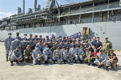 Republic of Singapore Navy Officials Visit USS Frank Cable > United States Navy > News Stories