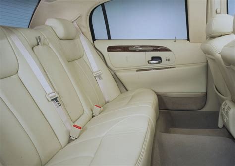 In The End Blogs: 2010 Lincoln Town Car Interior