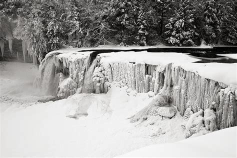 Upper Tahquamenon Falls - Winter - TutorialChip