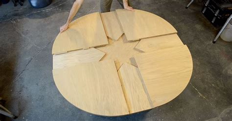 The Mechanics Behind this DIY Wooden Expanding Table are Fascinating | Wooden tables, Wooden diy ...