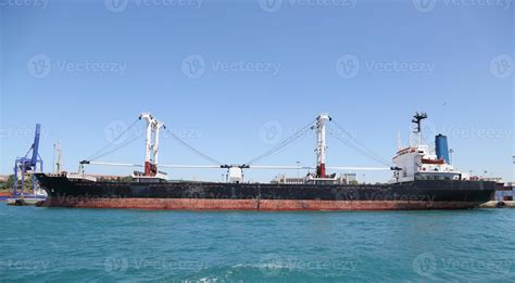 Cargo ship loading 10291386 Stock Photo at Vecteezy