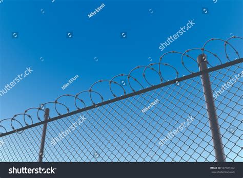 Realistic Cartoon Illustration Chain Link Fence Stock Vector (Royalty Free) 107505362 | Shutterstock