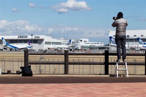 Plane Spotting: What Is It and How to Get Started? (A Beginner's Guide)