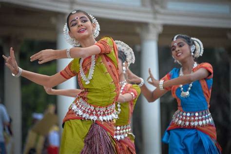 Indian Culture: All About The Awesome Indian Traditions | Seema