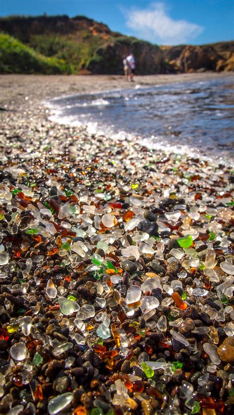 cristal en la playa de California, Glass Beach | Glass beach california, Sea glass beach, Beach ...