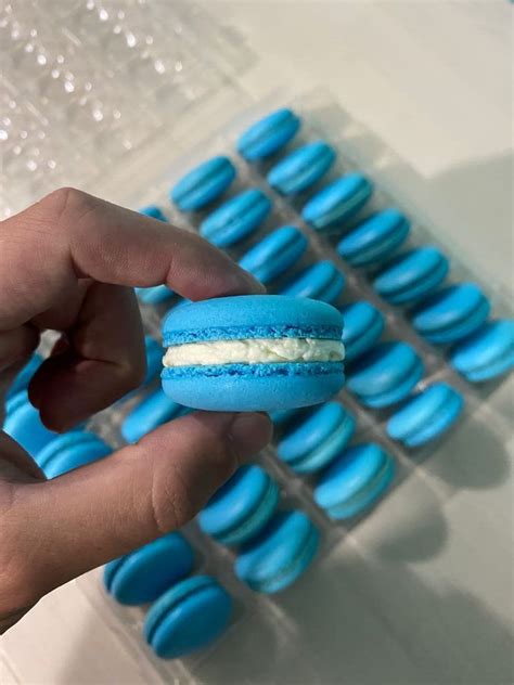 UPDATE! Here is the Blue Macaron matured for 24hrs.. Swipe to see it ...