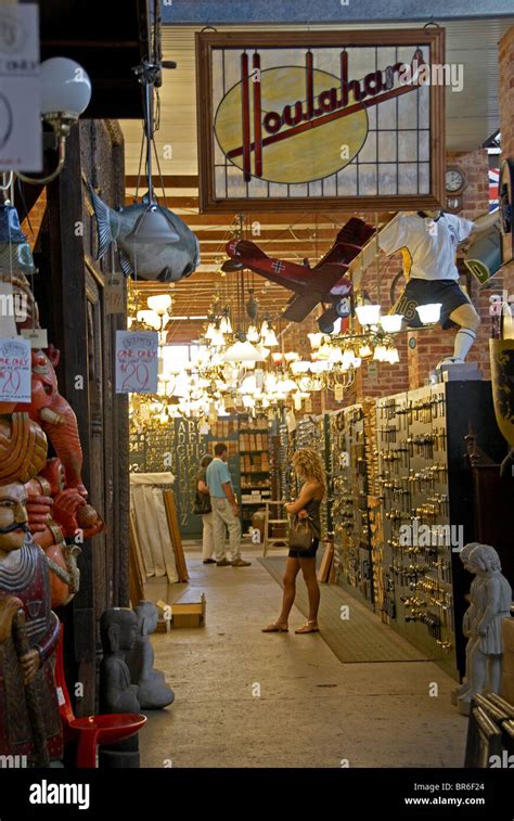 Shopping in the small malls of Adelaide Stock Photo - Alamy