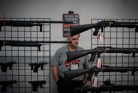 Judge Throws Out Missouri Statute Restricting Federal Gun Laws - The New York Times