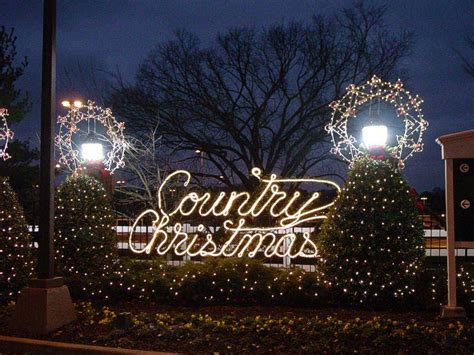 We've Got Your Country Christmas Playlist!