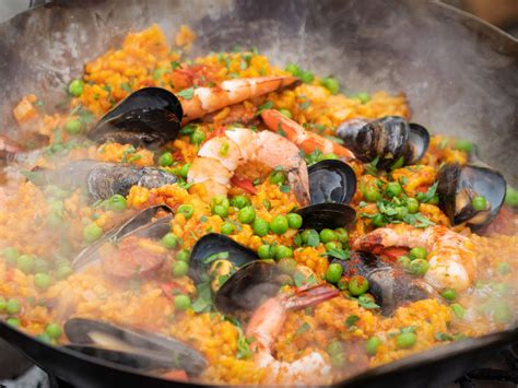 Download Smoking Hot Paella With Green Peas Wallpaper | Wallpapers.com