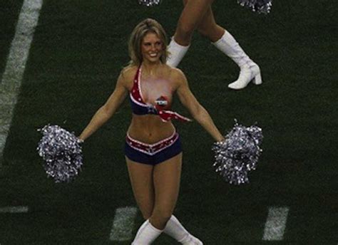 Hilarious Cheerleading Fails That Will Make You Look Twice - The Delite