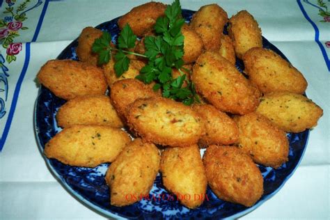 Receitas práticas de culinária: Pastéis de Bacalhau