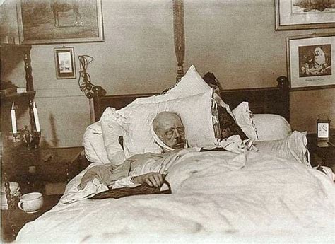 Last Photo of Otto Von Bismarck on his death bed, 30 July 1898 : lastimages