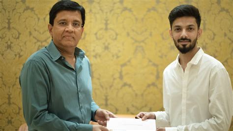 Jailer producer hands out cheque to Anirudh Ravichander after Rajinikanth - Hindustan Times