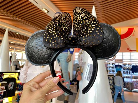 PHOTOS: Walt Disney World 50th Anniversary Luxe Collection Black Minnie ...