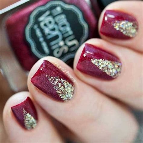 29 Easy Christmas and Winter Nail Ideas | Red christmas nails, Red and gold nails, Gold nails