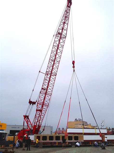 Derrick Crane Manitowoc 4000 W | Curtin Maritime Construction Services