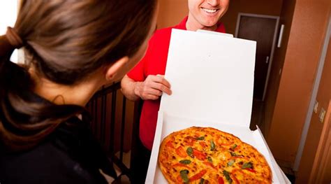 Enjoy The Best Pizza With Food Delivery Service in Singapore