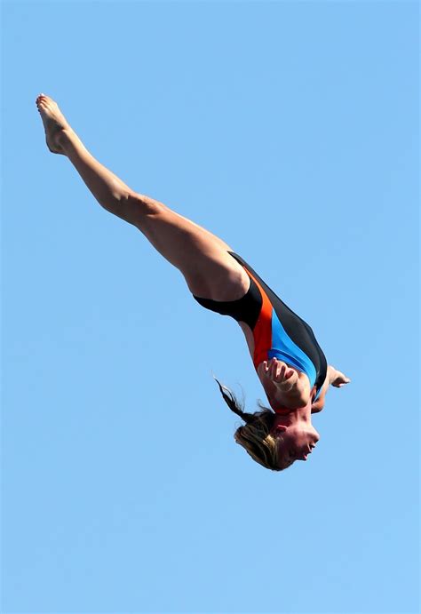 Sexy Female Divers: Women High Diving